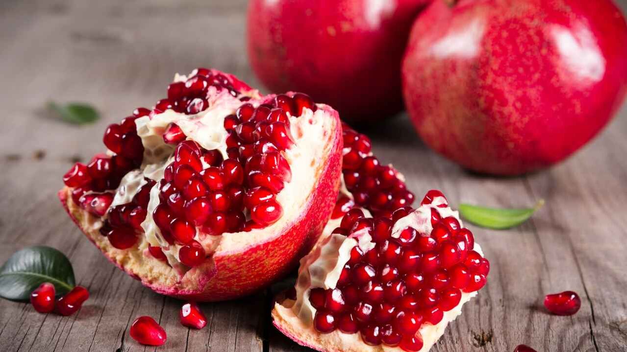 Pomegranate normalizes the hormonal health of a man. 